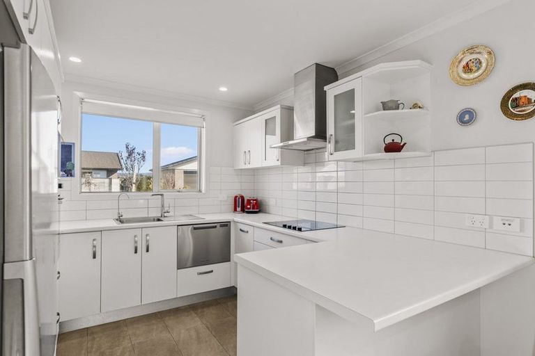 Photo of property in Waterview Estate, 41/4 Greystone Place, Omokoroa, 3114