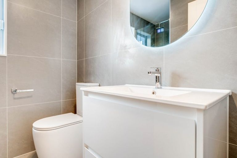 Photo of property in 1/15 Sea Vista Avenue, Beach Haven, Auckland, 0626