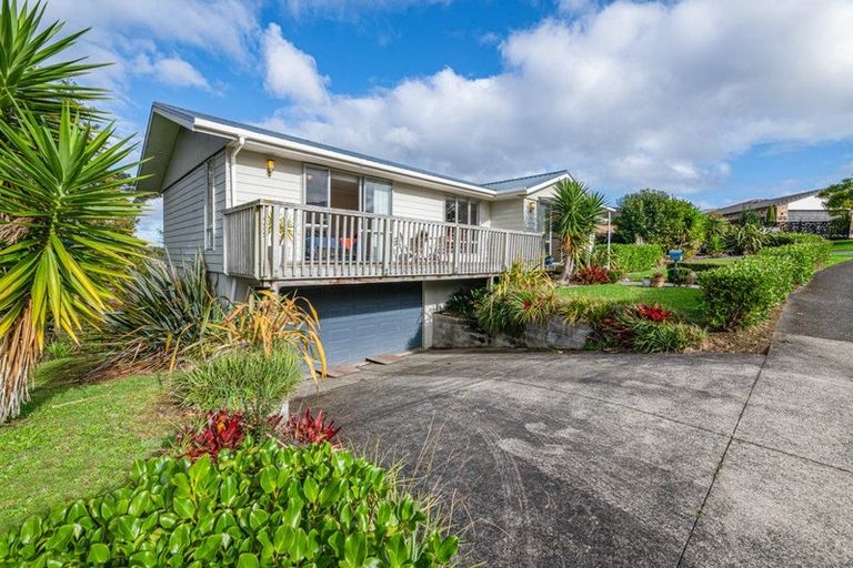 Photo of property in 37 Bradnor Meadows Drive, Swanson, Auckland, 0612