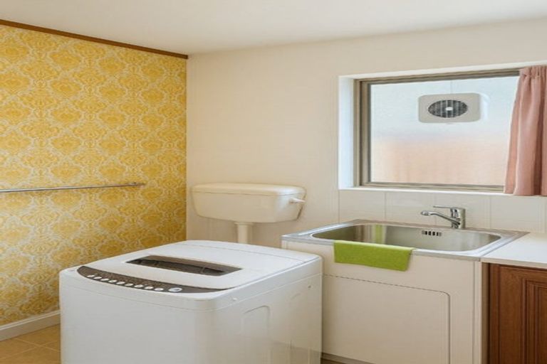 Photo of property in 118 Pupuke Road, Hillcrest, Auckland, 0627