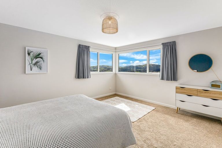 Photo of property in 135 Endeavour Drive, Whitby, Porirua, 5024