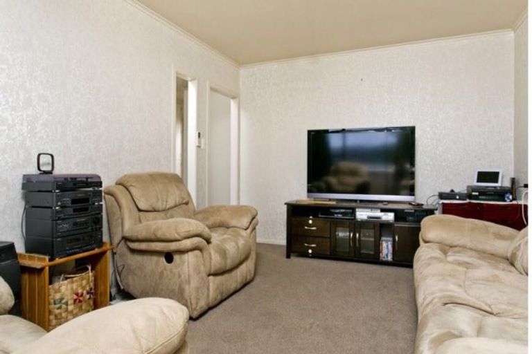 Photo of property in 2/25 Sunnyfield Crescent, Glenfield, Auckland, 0629