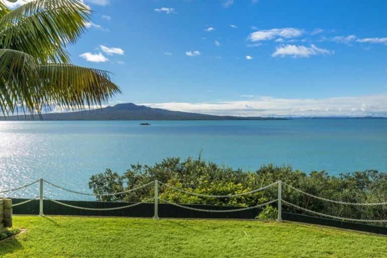 Photo of property in 116a Vauxhall Road, Narrow Neck, Auckland, 0624