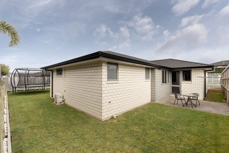 Photo of property in Waterview Estate, 33/4 Greystone Place, Omokoroa, 3114