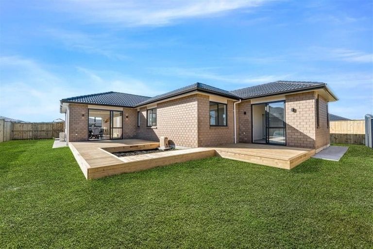 Photo of property in 28 Booker Drive, Tuakau, 2121