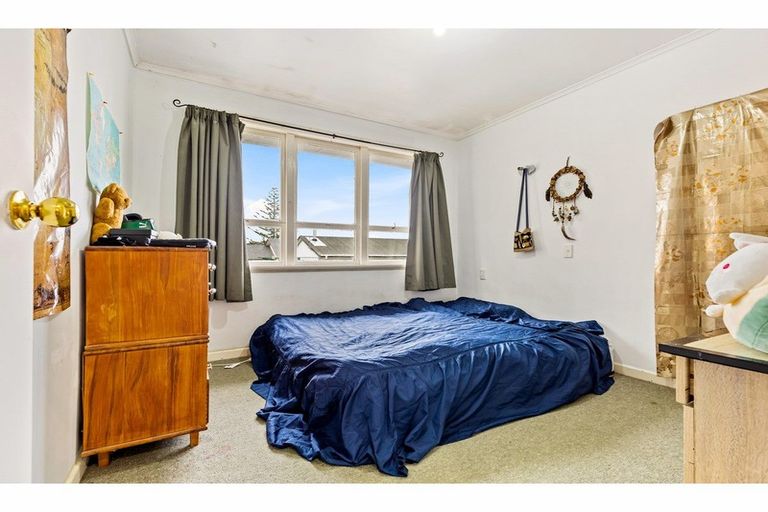 Photo of property in 77 Royal Road, Massey, Auckland, 0614
