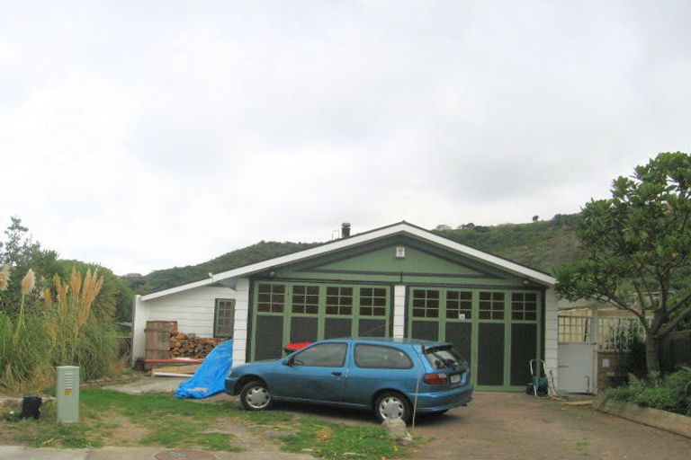 Photo of property in 13 Twomey Grove, Houghton Bay, Wellington, 6023