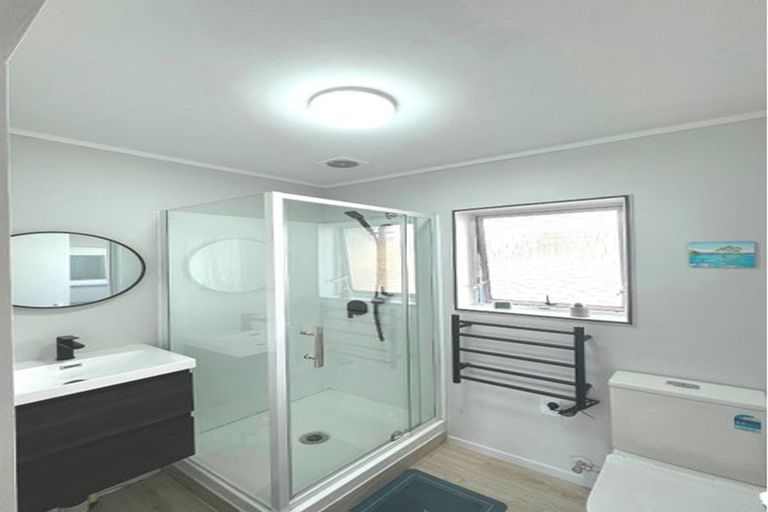 Photo of property in 2/102 Lynwood Road, New Lynn, Auckland, 0600