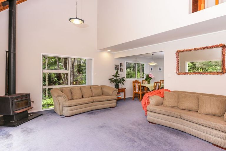 Photo of property in 5 Hayes Road, Henderson Valley, Auckland, 0612