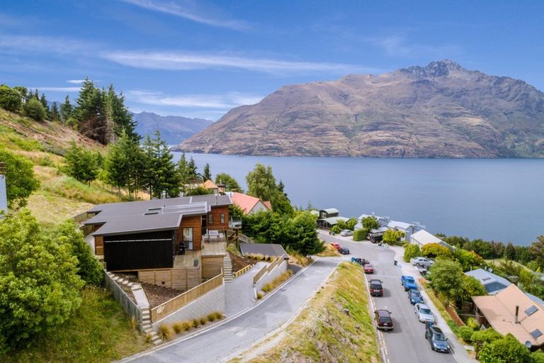 Photo of property in 15a Mackinnon Terrace, Sunshine Bay, Queenstown, 9300