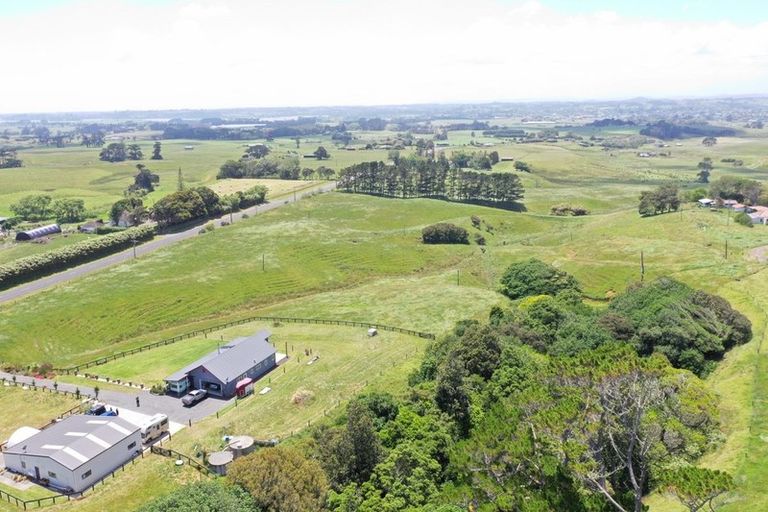 Photo of property in 323 Karioitahi Road, Karioitahi, Waiuku, 2683
