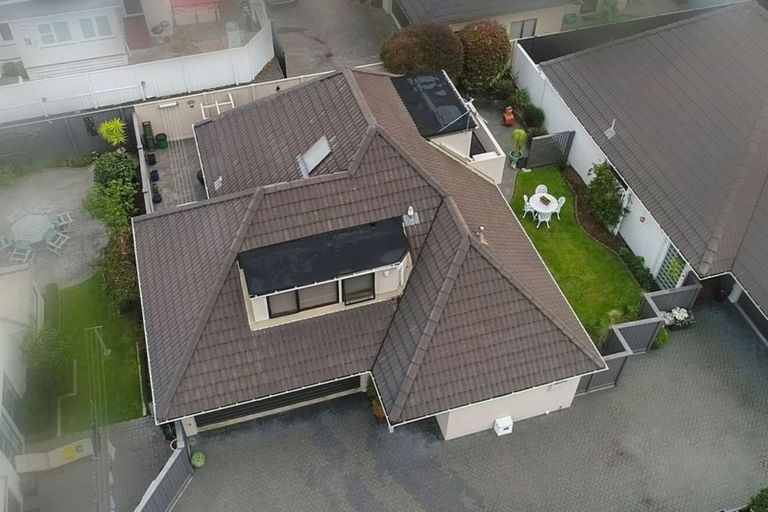Photo of property in 2/4 Wai-iti Crescent, Woburn, Lower Hutt, 5010