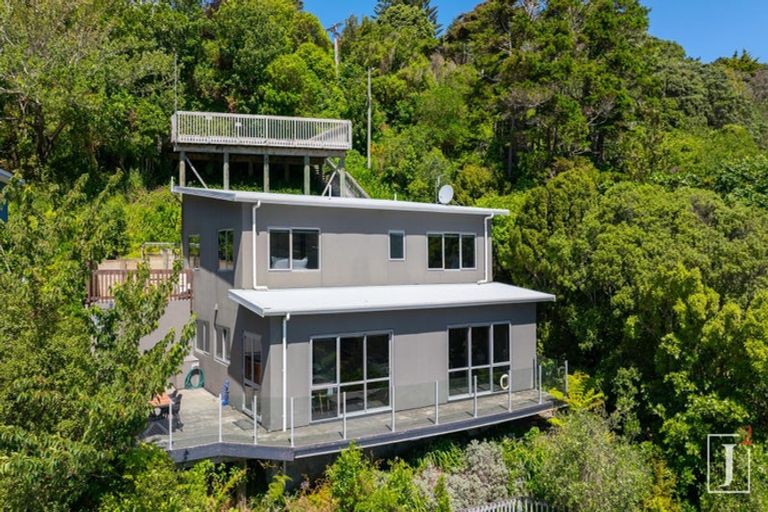 Photo of property in 19 Court Road, Tawa, Wellington, 5028
