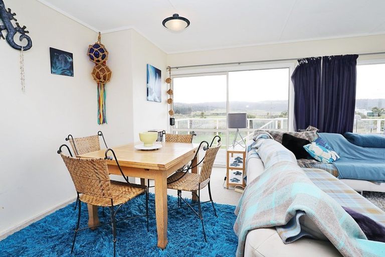 Photo of property in 491 Waikawa-curio Bay Road, Curio Bay, Tokanui, 9884