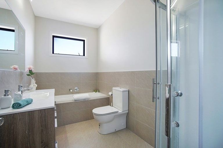 Photo of property in 8 Twin Parks Rise, Papakura, 2110