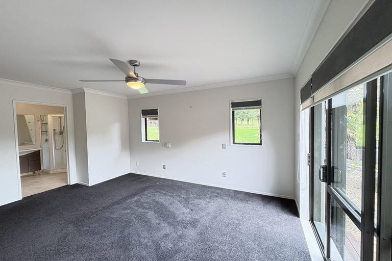 Photo of property in 30 Foster Road, Kumeu, 0891