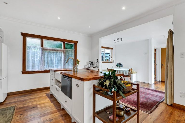 Photo of property in 7 Seddon Street, Westown, New Plymouth, 4310