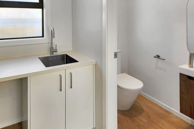 Photo of property in 4/31 Wainuiomata Road, Wainuiomata, Lower Hutt, 5014