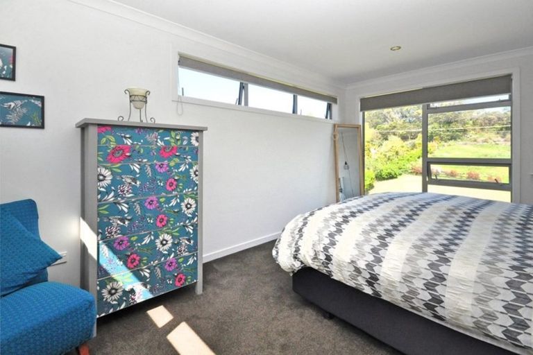 Photo of property in 5a Hobbs Road, Matakatia, Whangaparaoa, 0930