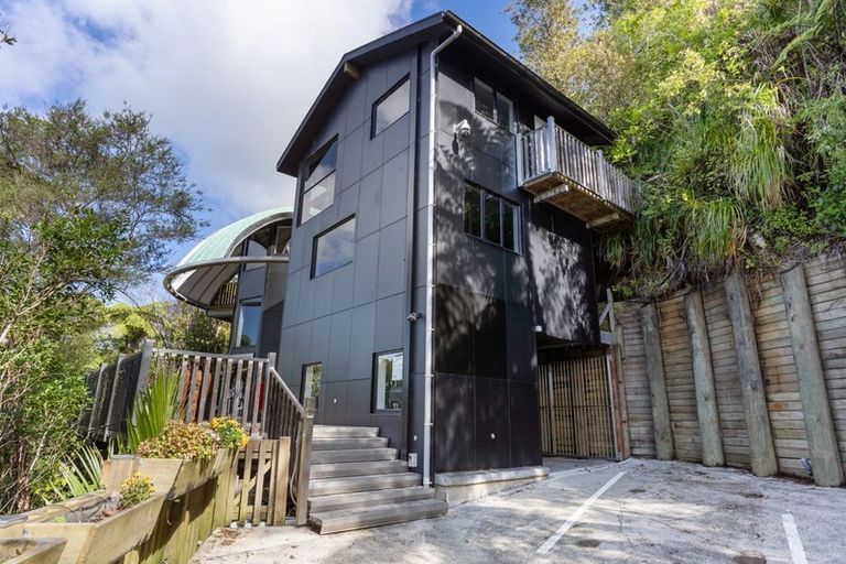 Photo of property in 440 Scenic Drive, Waiatarua, Auckland, 0612