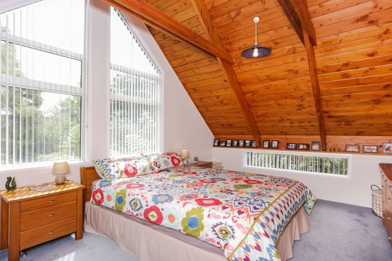 Photo of property in 5 Hayes Road, Henderson Valley, Auckland, 0612