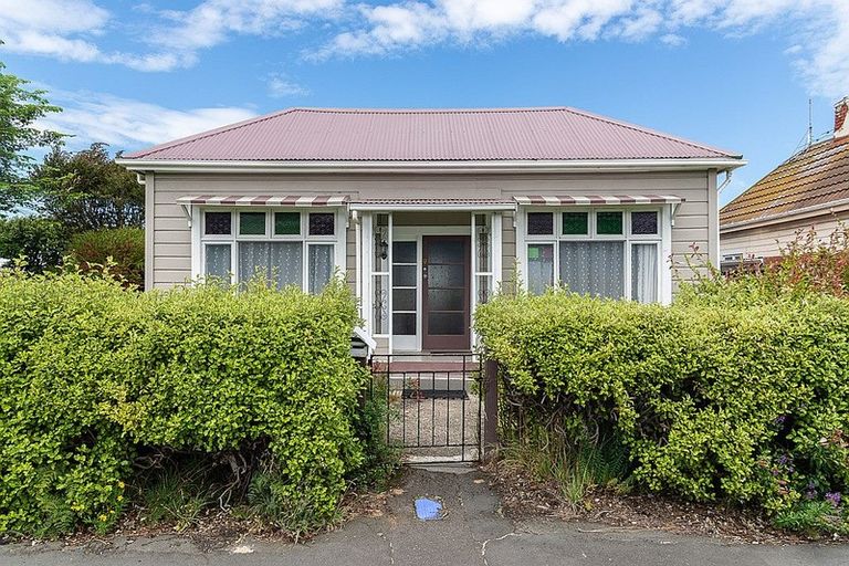 Photo of property in 195 Macandrew Road, South Dunedin, Dunedin, 9012
