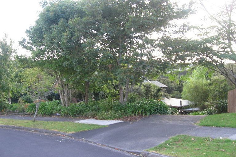 Photo of property in 5 Mosman Place, Chatswood, Auckland, 0626