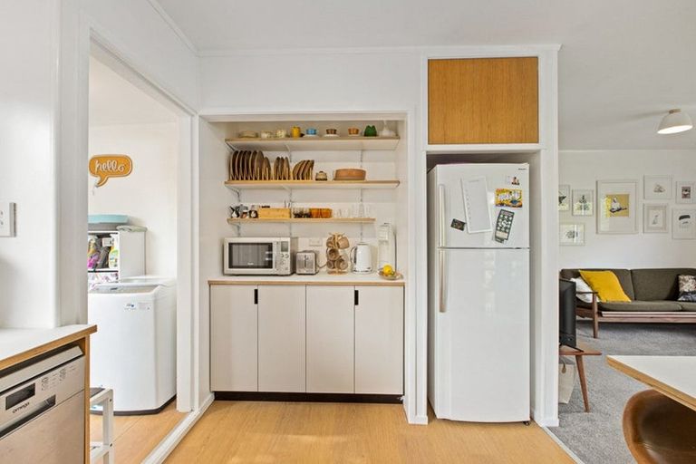 Photo of property in 1/15 Trojan Crescent, New Lynn, Auckland, 0600