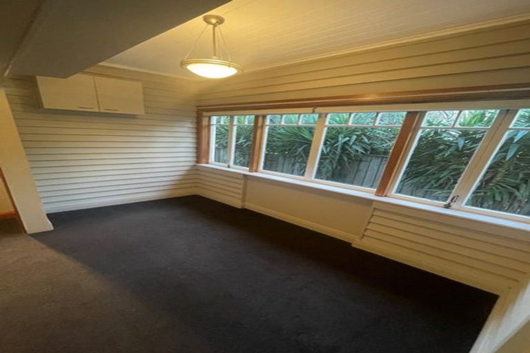 Photo of property in 40 Waiwaka Terrace, Strandon, New Plymouth, 4312