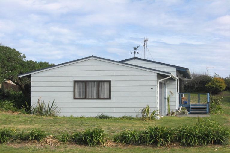 Photo of property in 41 Kahukura Avenue, Waitarere Beach, Levin, 5510