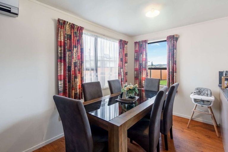 Photo of property in 15 Matthew Place, Kawaha Point, Rotorua, 3010