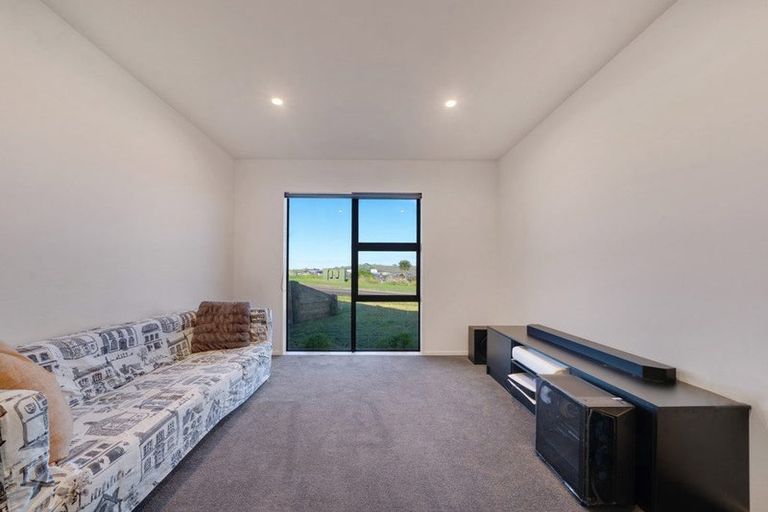 Photo of property in 15 Helenvale Crescent, Pokeno, 2402