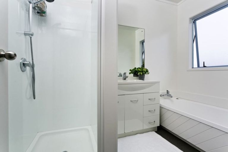 Photo of property in 1/10 Witheford Drive, Bayview, Auckland, 0629