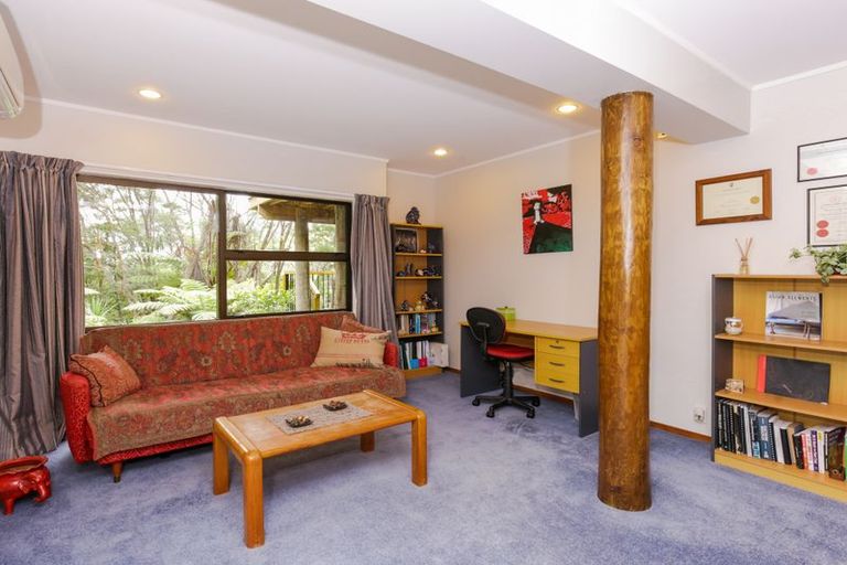 Photo of property in 5 Hayes Road, Henderson Valley, Auckland, 0612