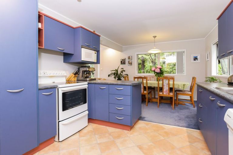 Photo of property in 5 Hayes Road, Henderson Valley, Auckland, 0612