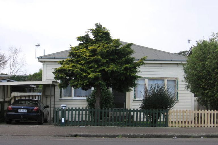 Photo of property in 33 Bourke Street, Palmerston North, 4410