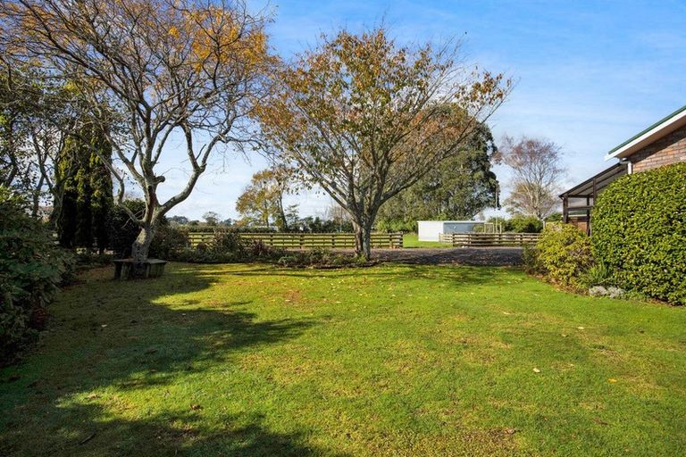 Photo of property in 44 Rawhitiroa Road, Eltham, 4322