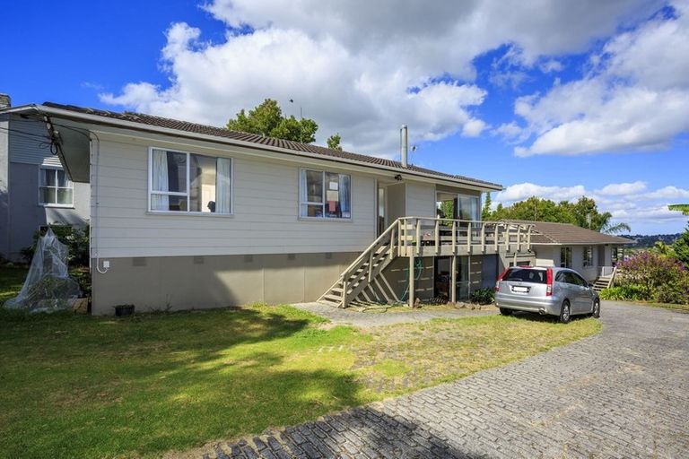 Photo of property in 1/244 East Coast Road, Forrest Hill, Auckland, 0620