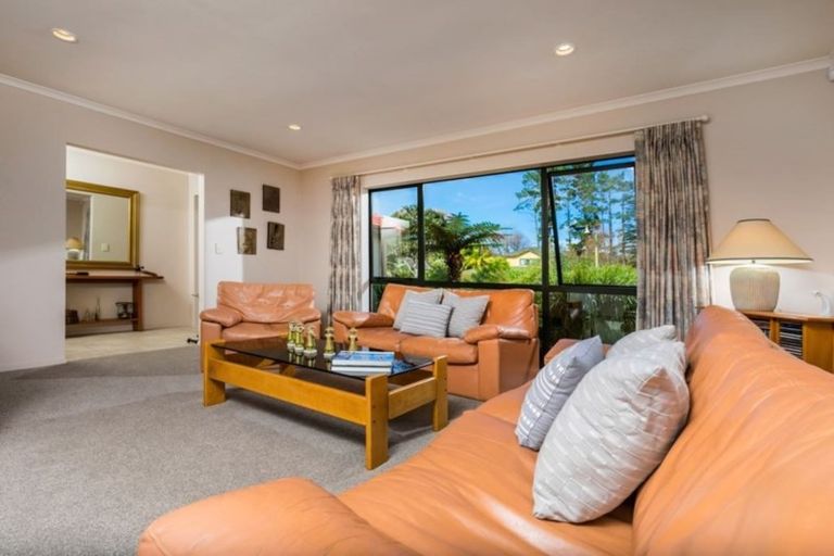 Photo of property in 13 Admirals Court Drive, Greenhithe, Auckland, 0632