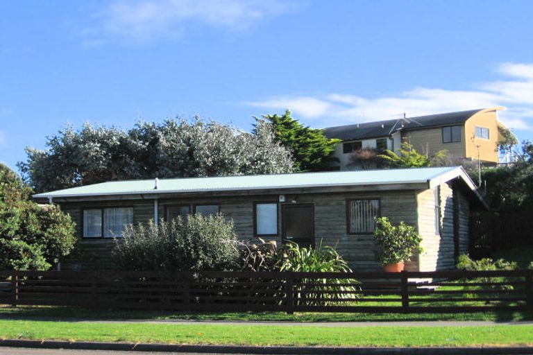 Photo of property in 153 Tutere Street, Waikanae Beach, Waikanae, 5036