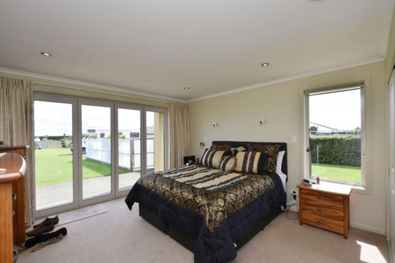Photo of property in 3 Court Of Ascot, Seaward Bush, Invercargill, 9812