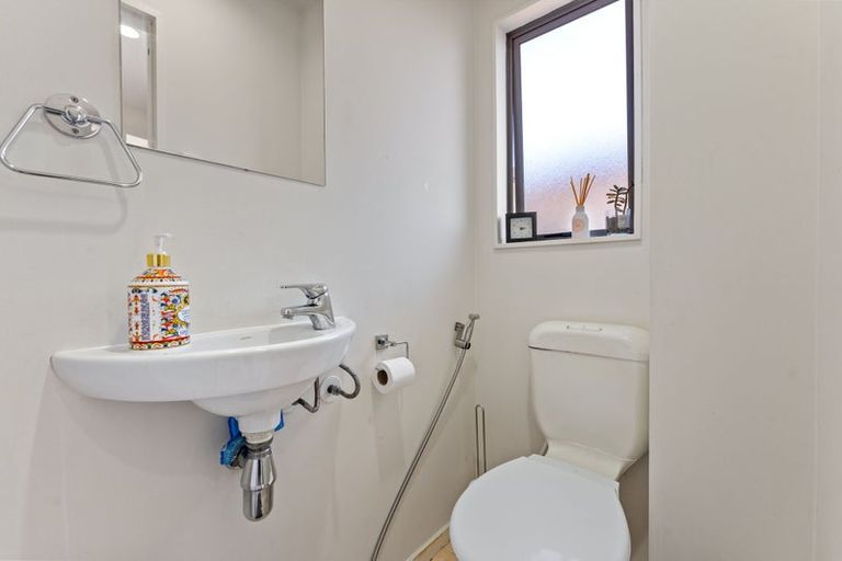 Photo of property in 4/3 Hulme Place, Henderson, Auckland, 0612