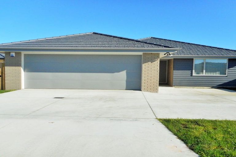 Photo of property in 13 Captain Mitchell Drive, Opaheke, Papakura, 2113