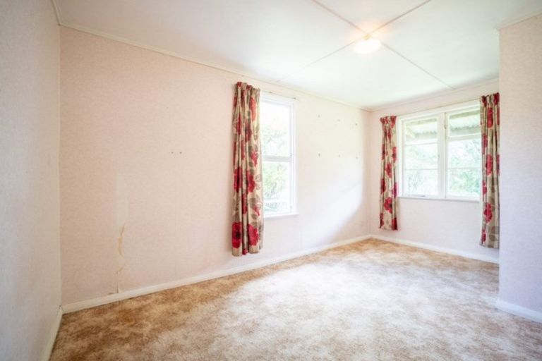 Photo of property in 128 Roberts Line, Kelvin Grove, Palmerston North, 4414