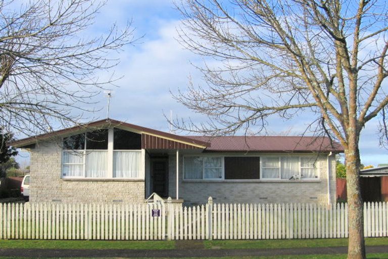 Photo of property in 66 Oakfield Crescent, Pukete, Hamilton, 3200