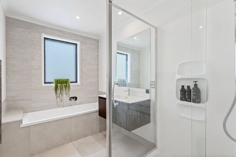 Photo of property in 16 Raranga Lane, Hobsonville, Auckland, 0616