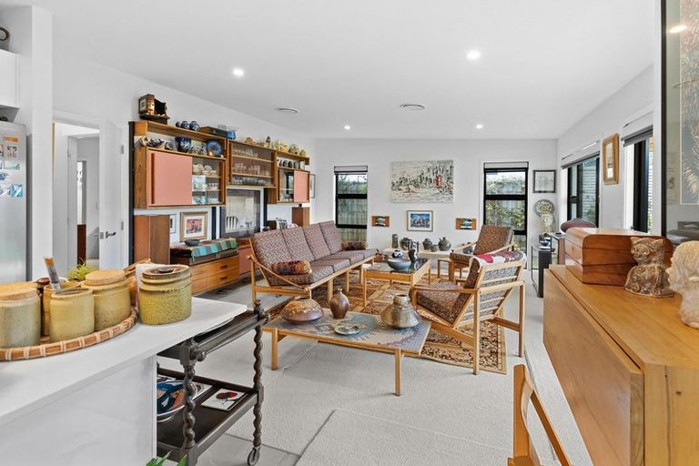 Photo of property in 6 Kingi Te Ahoaho Place, Otaki, 5512