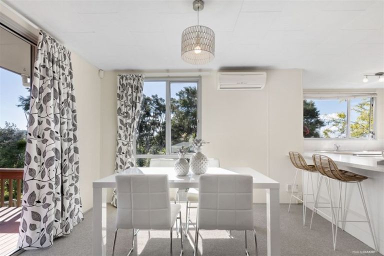 Photo of property in 9 Exeter Place, Unsworth Heights, Auckland, 0632
