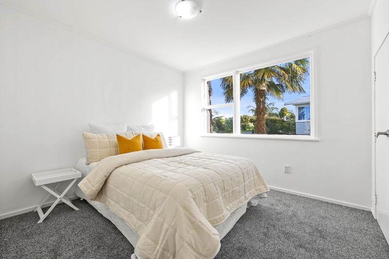 Photo of property in 10 La Trobe Street, Pakuranga Heights, Auckland, 2010