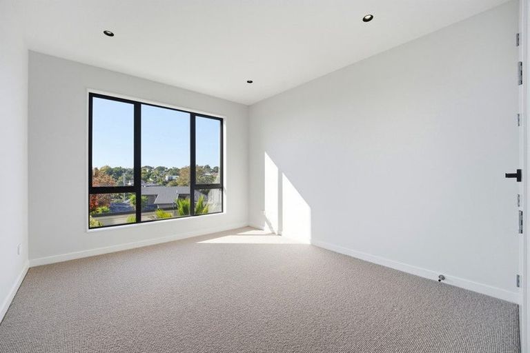 Photo of property in 2/8 Park Rise, Campbells Bay, Auckland, 0630